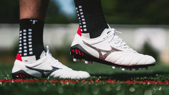 mizuno soccer shoes