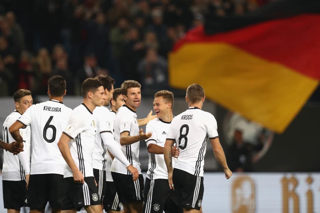 HAMBURG, GERMANY - OCTOBER 08: Toni Kroos (R) of Germany celebrates scoring the 2nd goal with his team mates during the 2018 FIFA World Cup Qualifier match between Germany and Czech Republic at Volksparkstadion on October 8, 2016 in Hamburg, Germany. (Photo by Alexander Hassenstein/Bongarts/Getty Images)