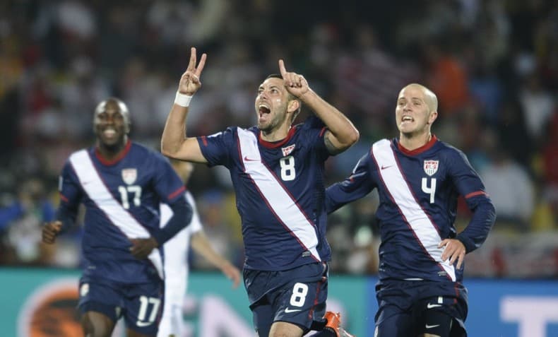 US midfielder Clint Dempsey (C) celebrat
