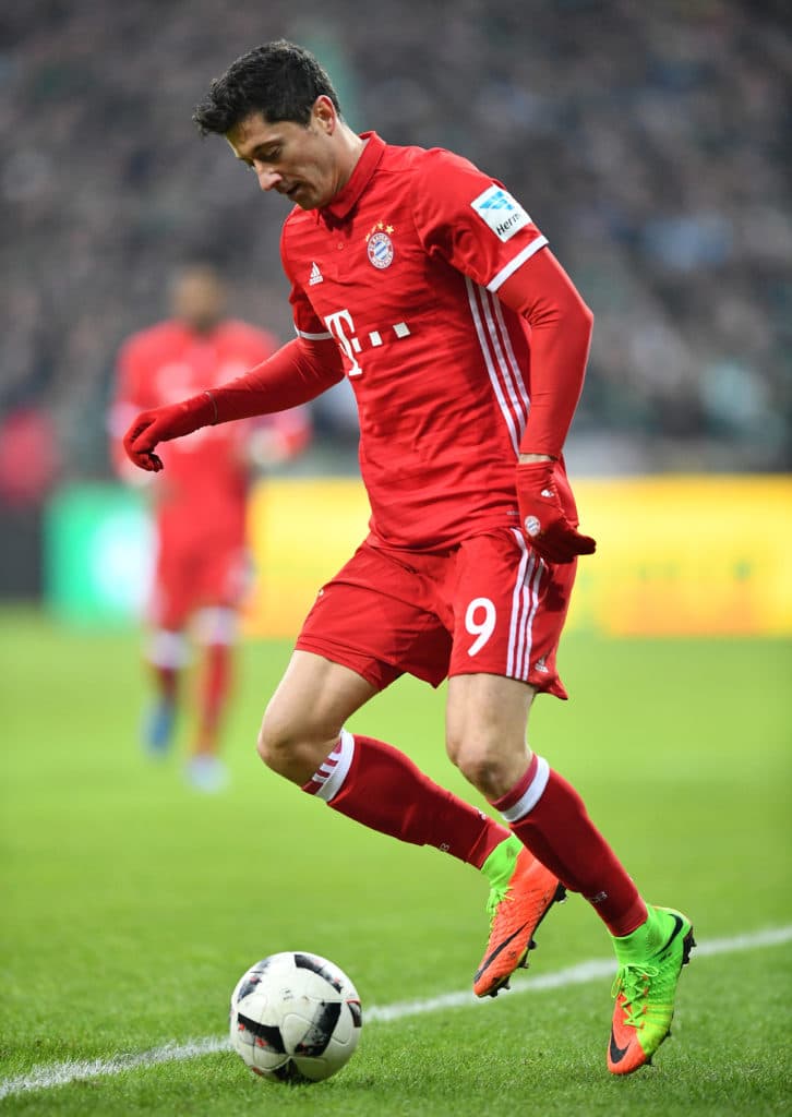 BREMEN, GERMANY - JANUARY 28: Robert Lewandowski of Muenchen in action during the Bundesliga match between Werder Bremen and Bayern Muenchen at Weserstadion on January 28, 2017 in Bremen, Germany. (Photo by Stuart Franklin/Bongarts/Getty Images)