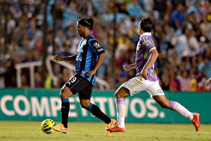 2._Queretaro_Ronaldinho