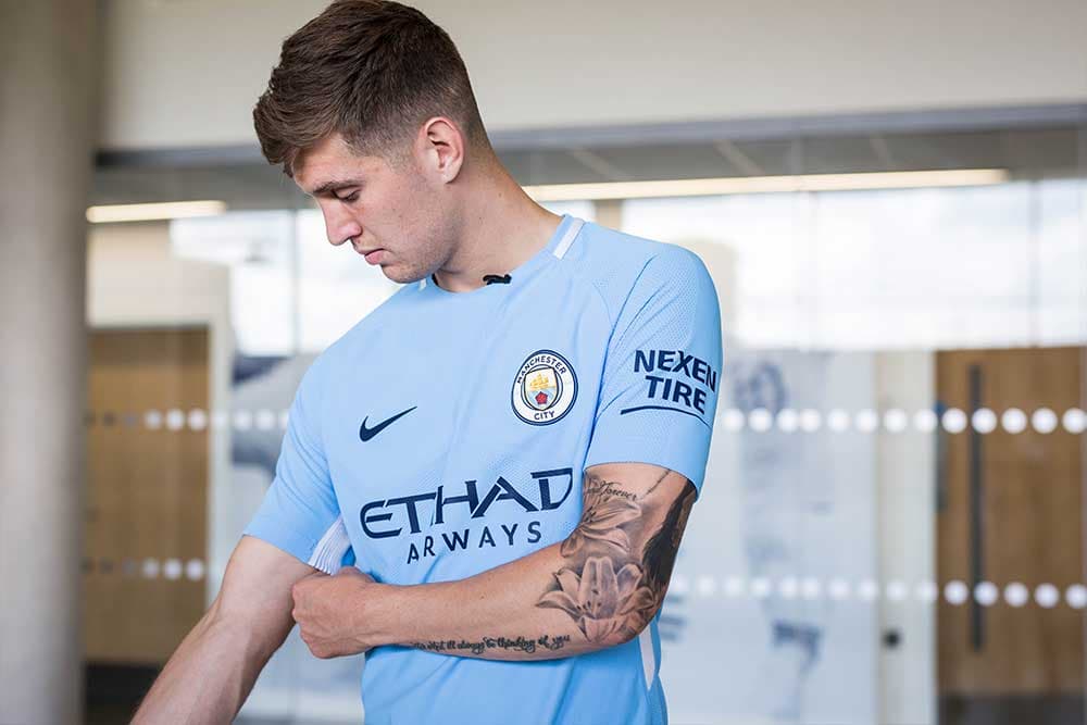 De Bruyne Sterling And Stones Show Off The 2017 18 Nike Manchester City Jersey