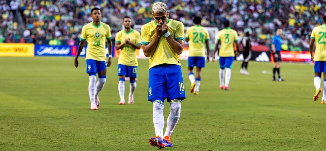 Nike Brazil Neymar Jr. Home Jersey 22/23 w/ World Cup 2022 Patches (Dynamic Yellow/Paramount Blue) Size XXL