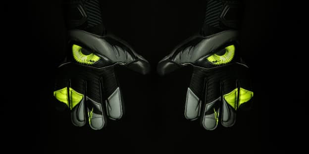 Adidas_Beast_Gloves_Yellow_OnBlack_PR_01-2