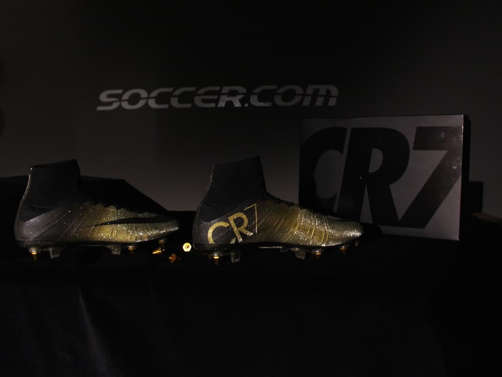 mercurial cr7 gold