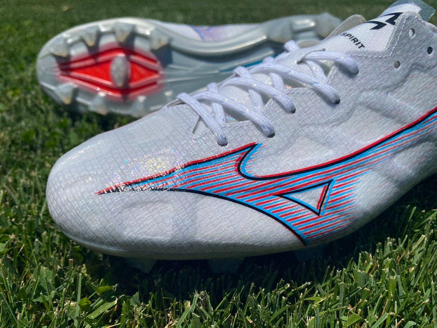 Mizuno Alpha Japan Pro Soccer Cleat Review | SOCCER.COM