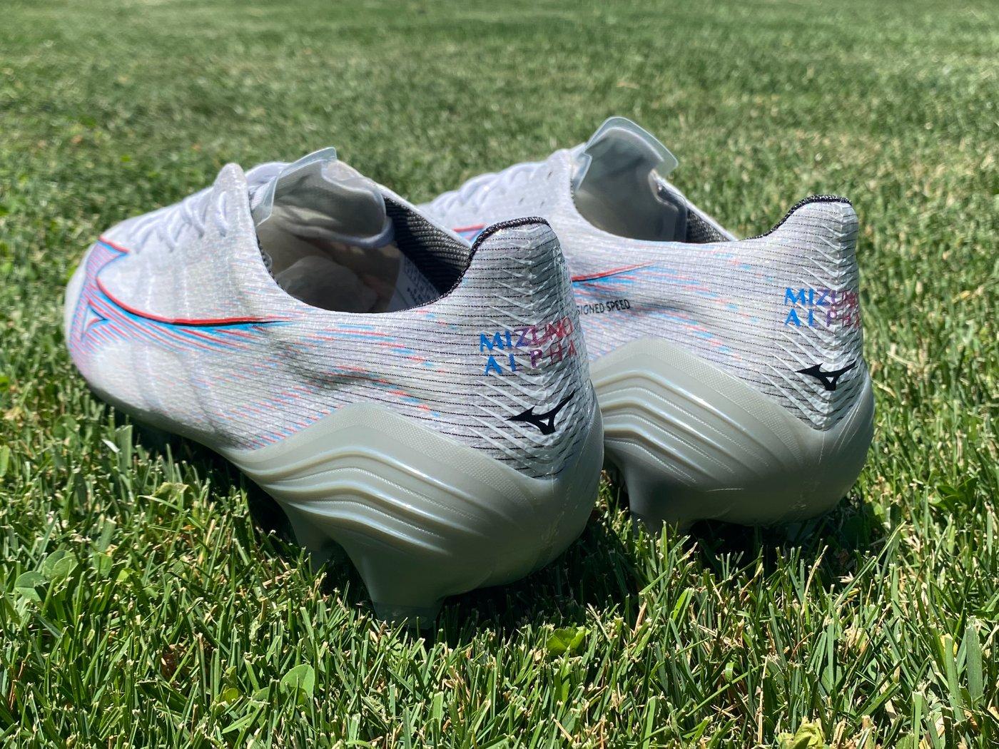 Mizuno Alpha Japan Pro Soccer Cleat Review | SOCCER.COM