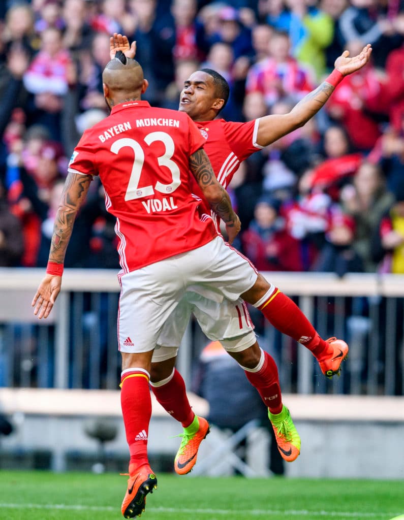 MUNICH, GERMANY - FEBRUARY 25: Arturo Vidal of Bayern Muenchen celebrates the first goal for his team with Douglas Costa of Bayern Muenchen during the Bundesliga match between Bayern Muenchen and Hamburger SV at Allianz Arena on February 25, 2017 in Munich, Germany. (Photo by Alexander Scheuber/Getty Images)